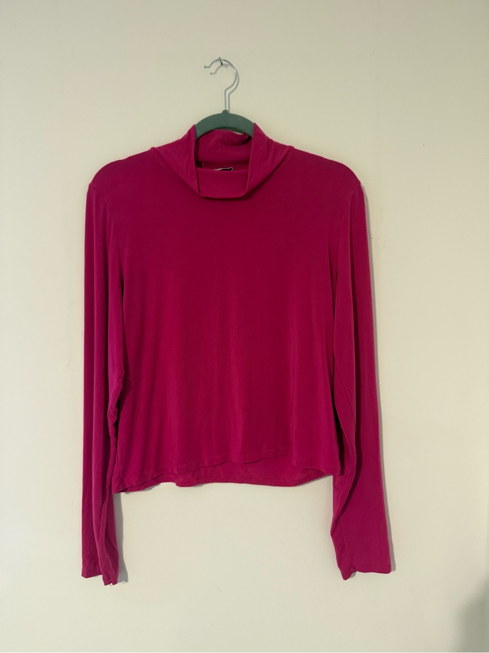 Aritzia Babaton Long Sleeve Cropped Turtleneck - Fuchsia